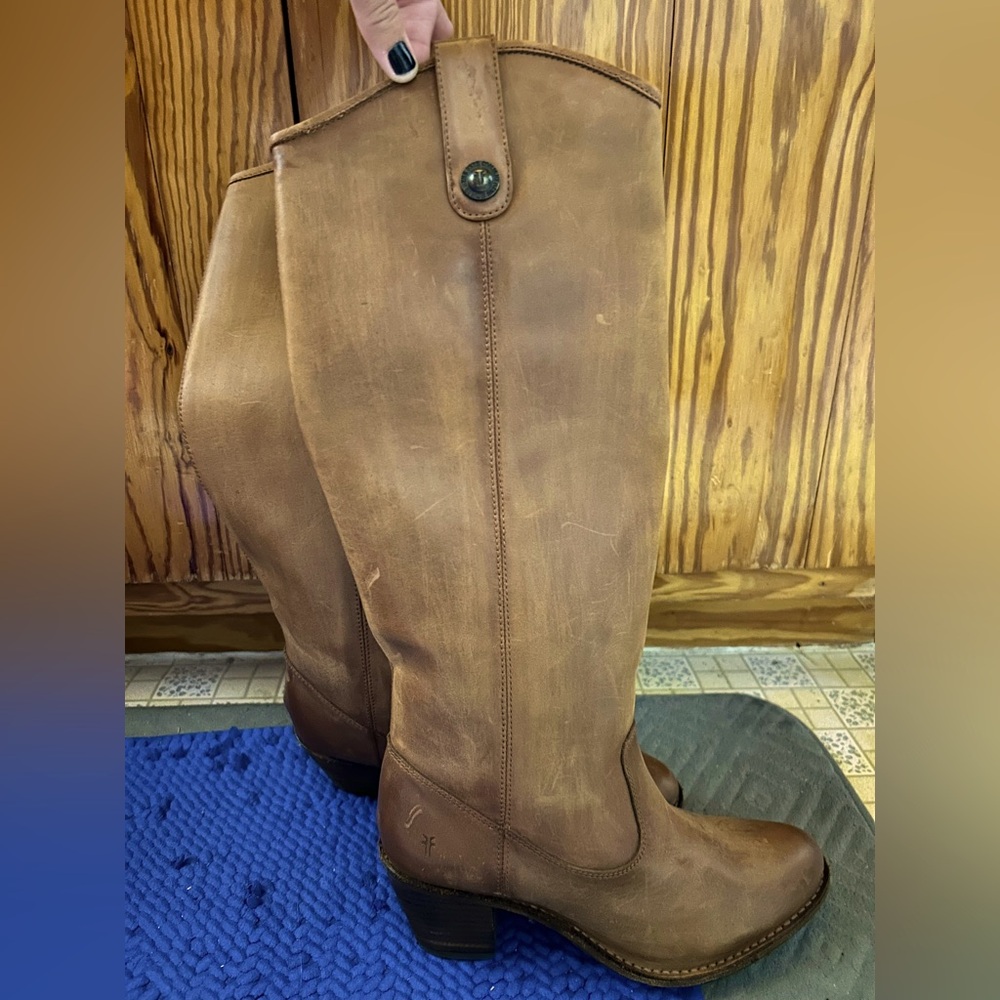 Brand new Frye boots size 8
